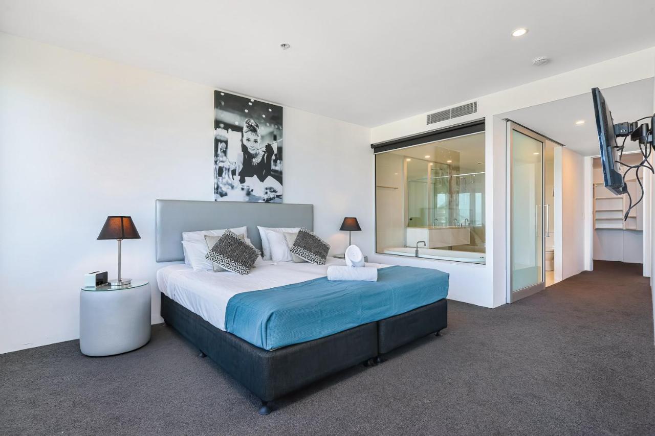 Apartment Beachside Surfers Q1 Three Bedroom Gold Coast